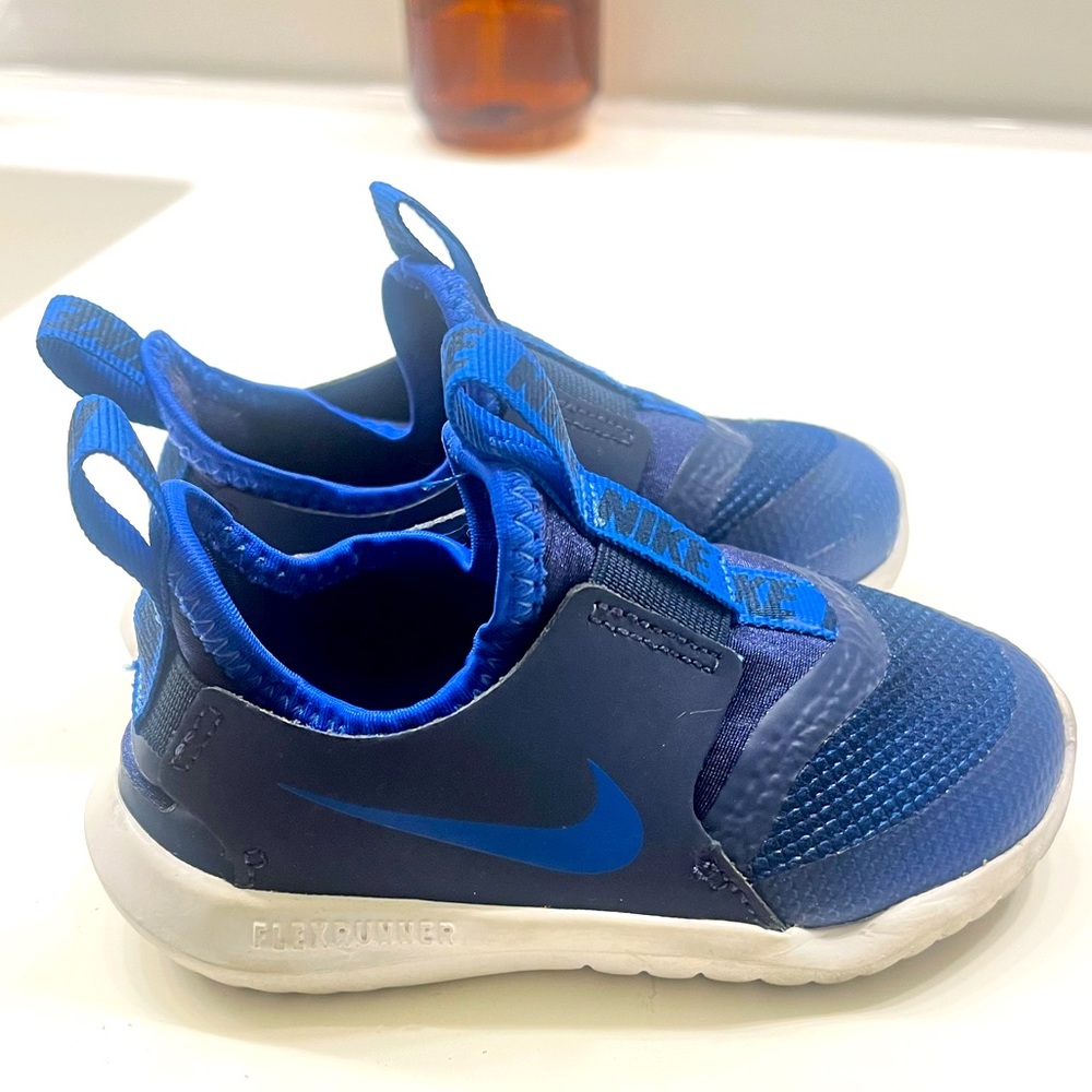 Toddler 7c Nike flex runner shoes